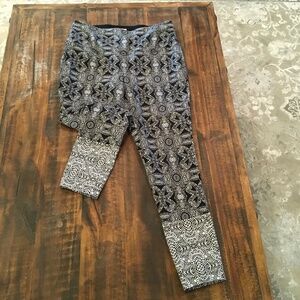 Chicos sz 1 ankle pants with tummy control